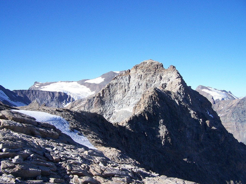 Pointe de Bonneval; arête Est, et le grand gendarme, antécime ou l'on a stoppé...