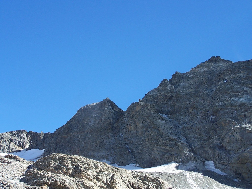 Pointe de Bonneval; l'arête E vu de profil du col de la Piatou jusqu'au gd gendarme, antécime de la pte de Bonneval