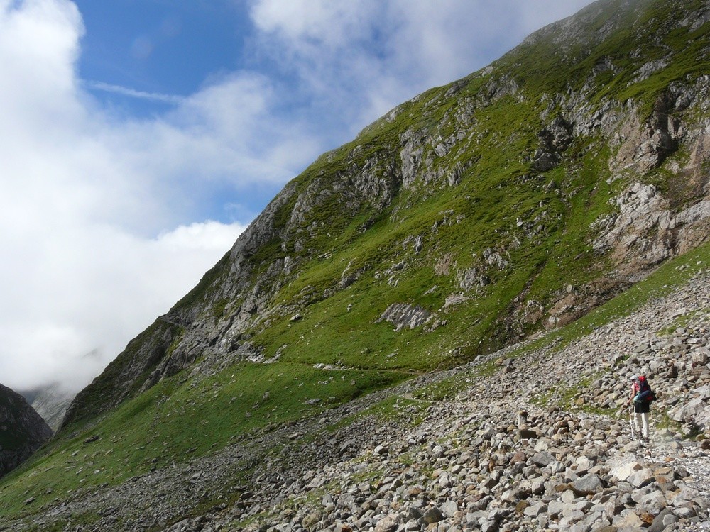 Remontée traversant au dessus du Barranco d'Ossoue