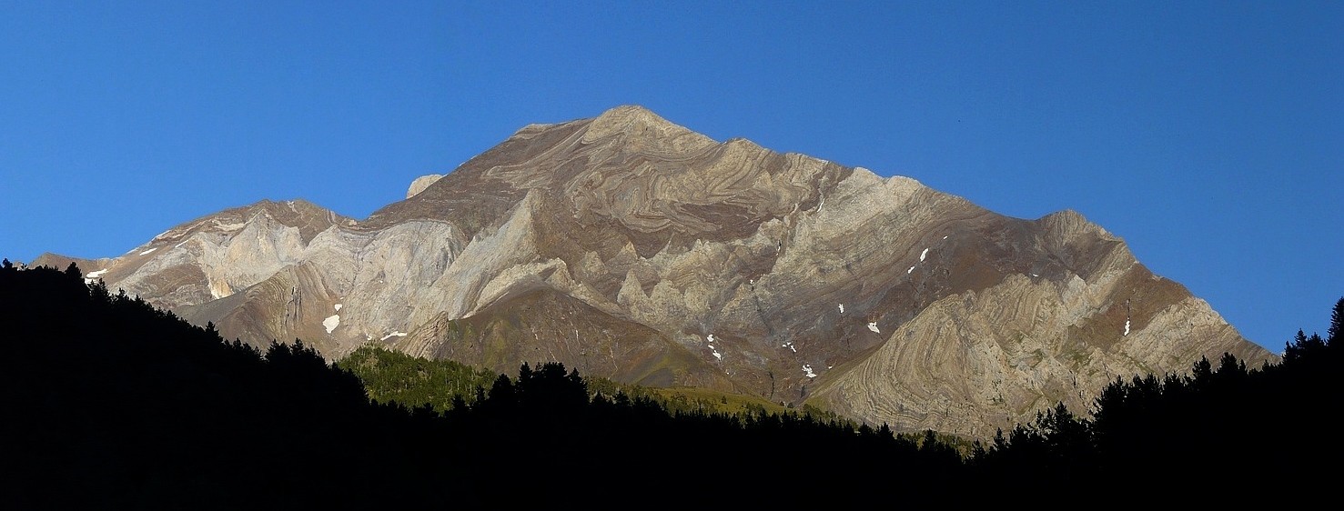 Curieuse structure dans le massif des Posets