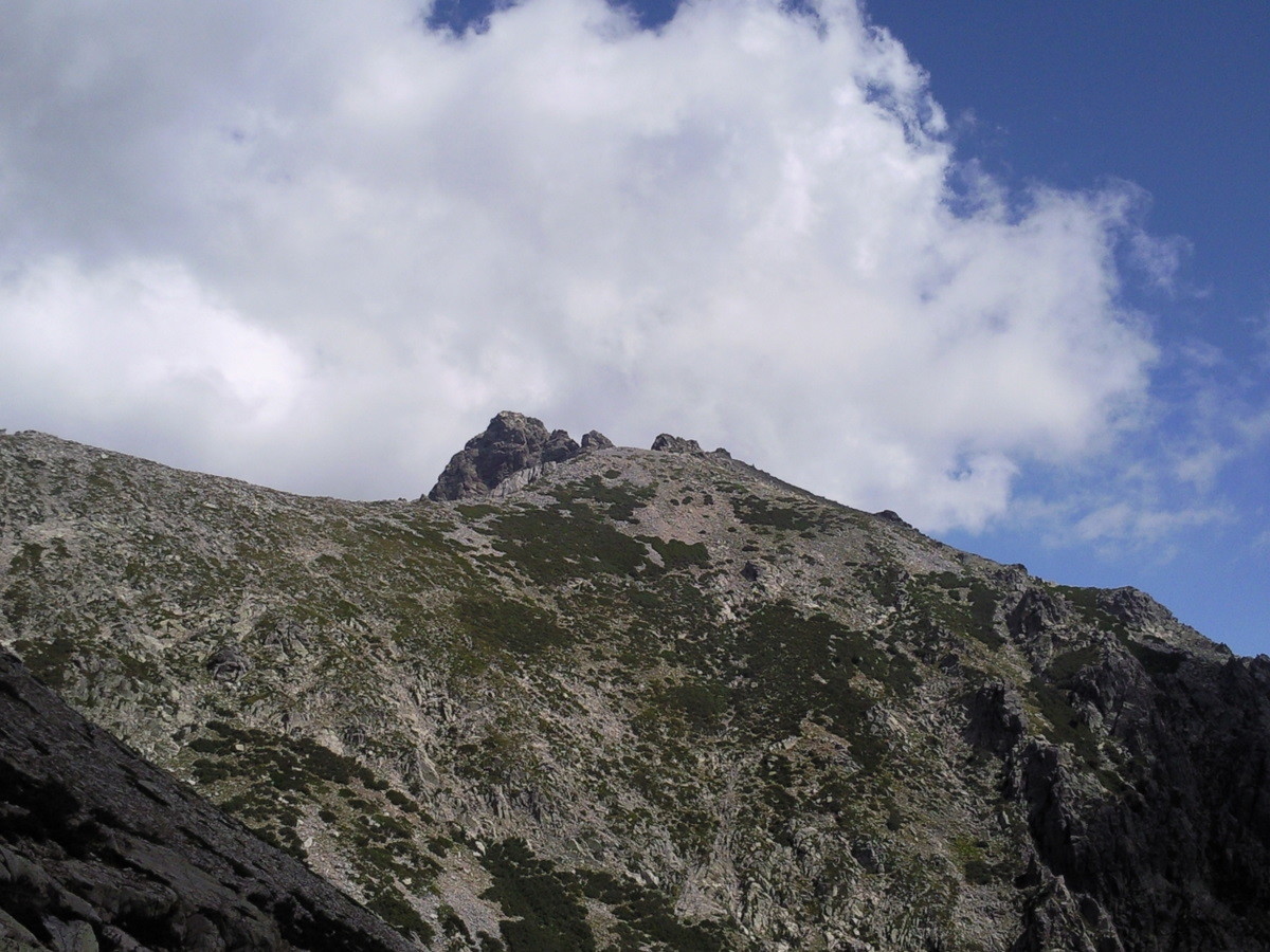 Le sommet côté descente