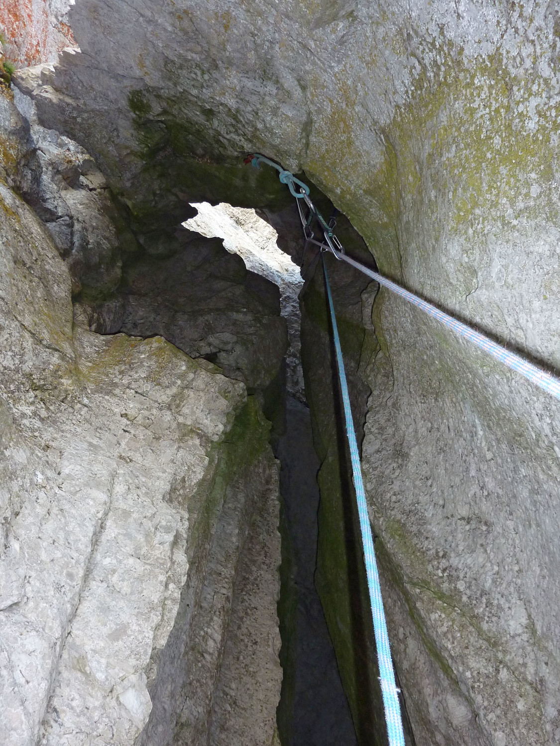 Tour du Marboré - classique face Nord (voie Ravier-Dufourmantelle) - L7 le boyau de sortie de la cheminée intérieure