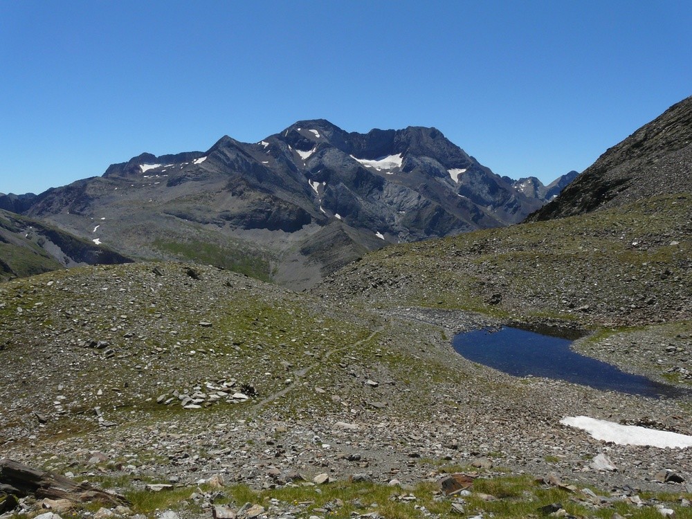 Le lac sous le col d'Aygues Tortes