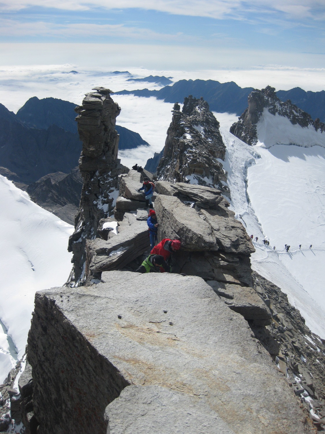Magnifique vue sur l'arête et les embouteillages depuis la Grande Madone