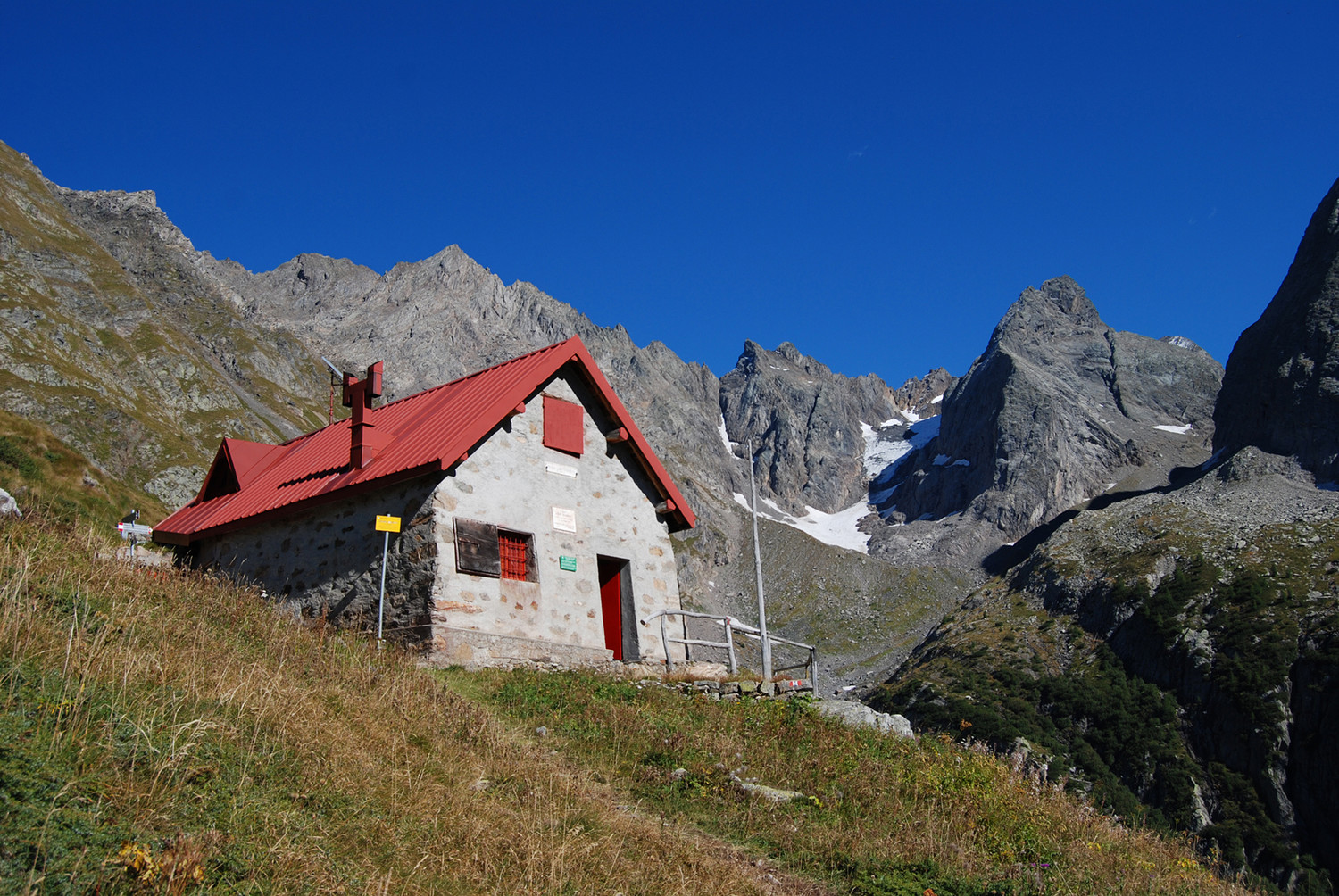 Il rifugio Luigi Mambretti 2003 m.