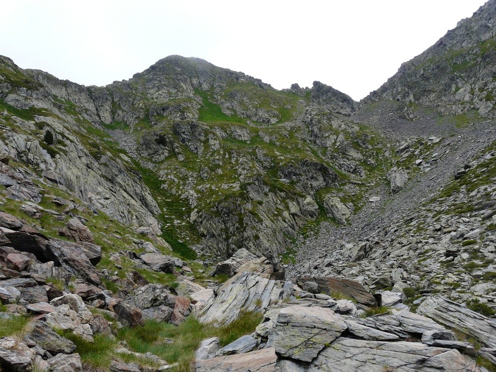 Au pied de la brèche du col Cornella