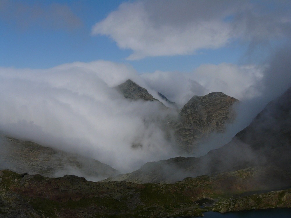 Nuages au fond du cirque de la Gallina