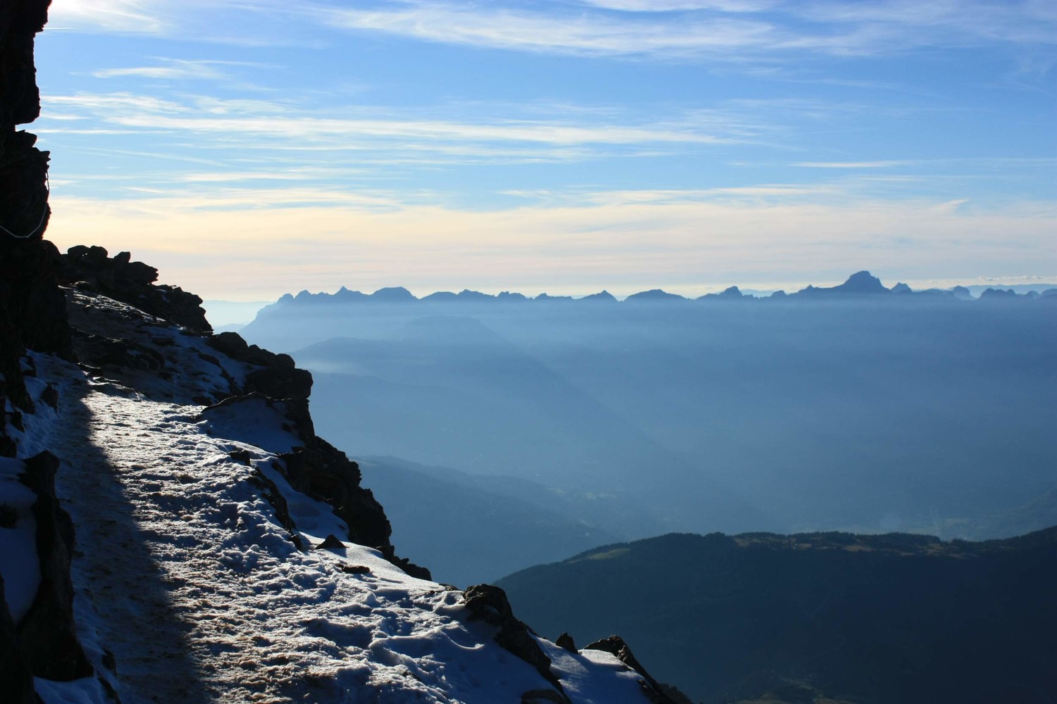 montée à tête rousse, derniers lacets, les aravis au fond