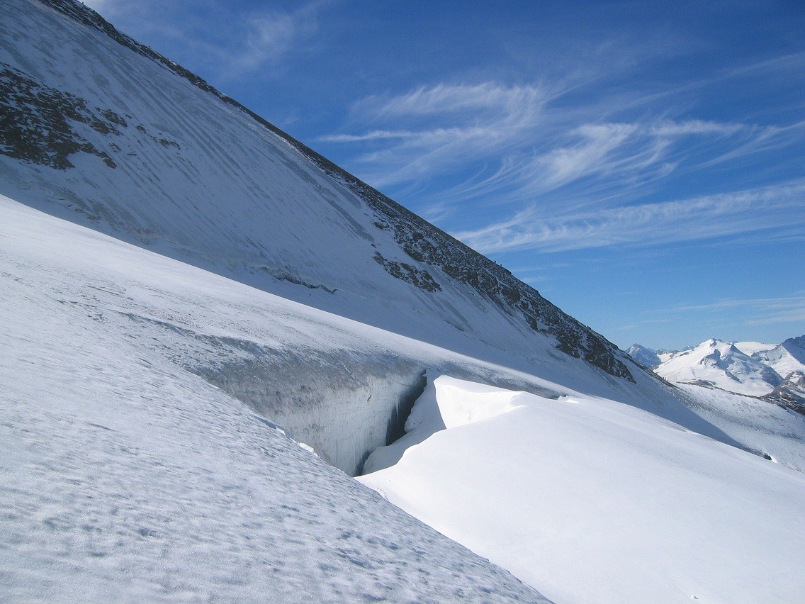 Gde Sassière : face N (en glace) et grosse crevasse