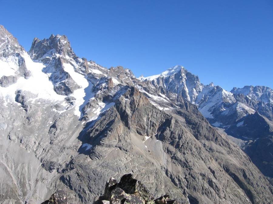 Le Pic Bourset et la Barre vues depuis le sommet du pilier Candau (contrefort de l'Aiguille de la Gandolière)