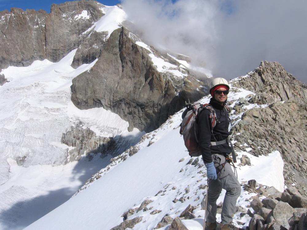 Pilier Chèze 12 Spt 2010 : Au sommet de la Tête Sud Du Replat , la partie un peu délicate de l'arête se situe aprés le dernier point visible du cliché