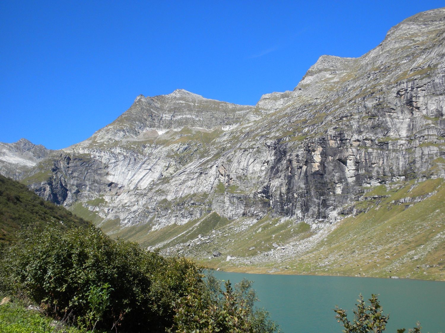 Contreforts du Pic Conteschas, de belles falaises pour grimper
