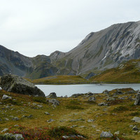 Lac Jovet, le col du Bonhomme en fond, l'aiguille de la Pennaz à droite