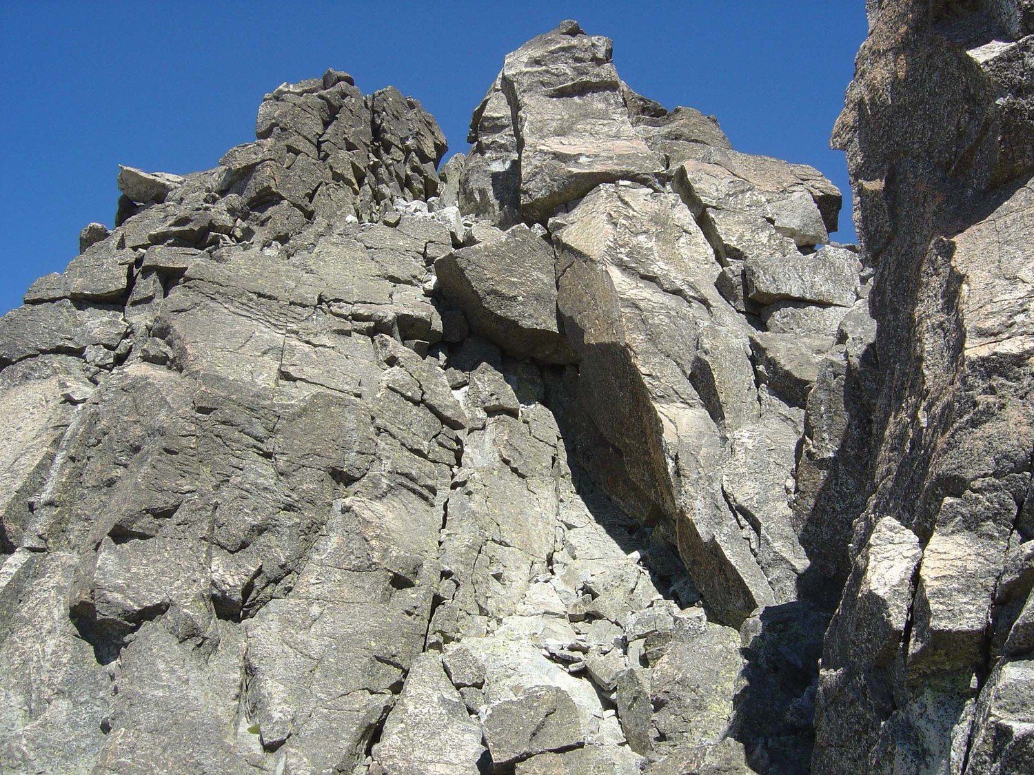 "mur" donnant accès à la Pointe Astorg