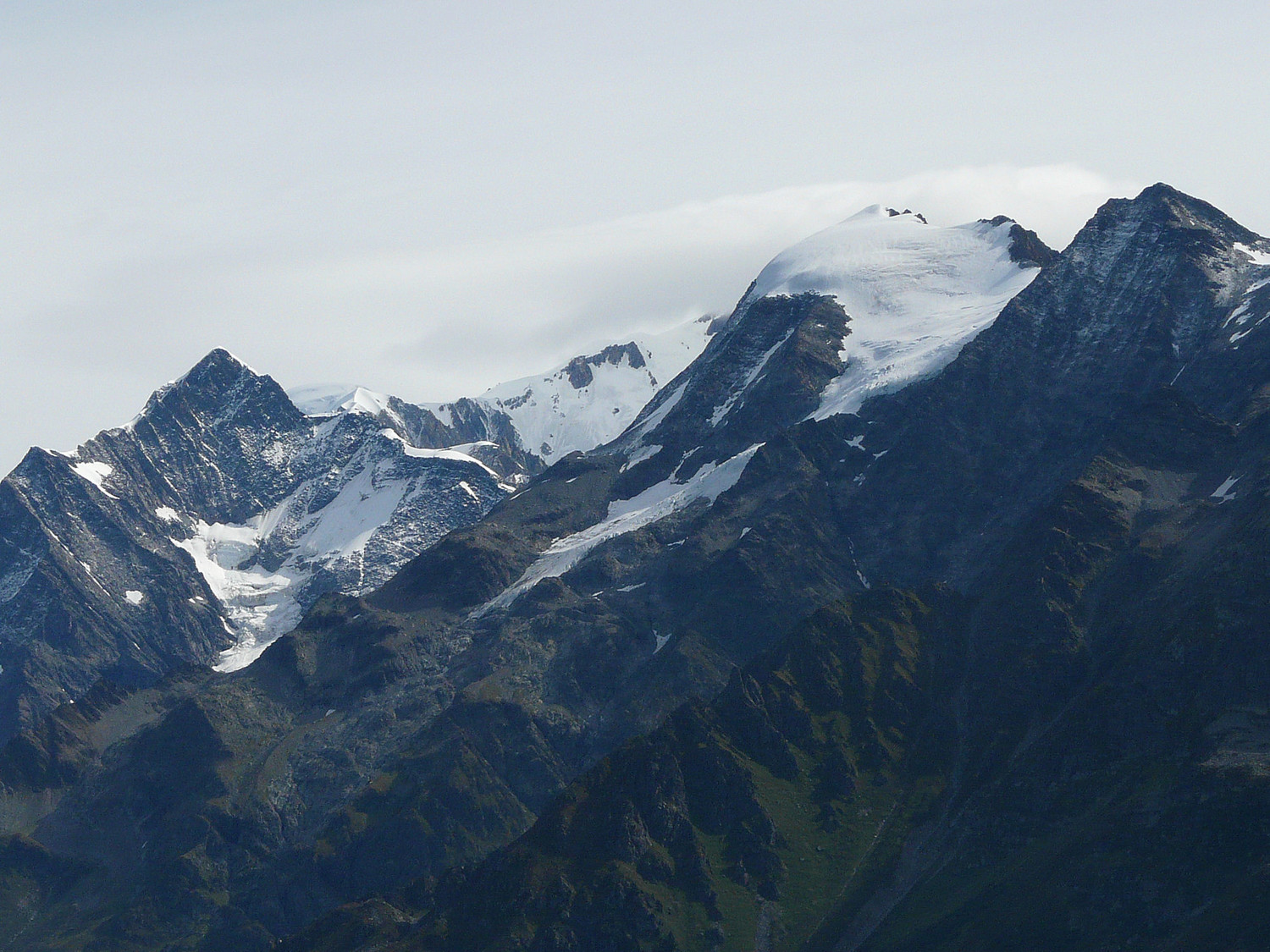 L'aiguille de la Bérangère et un dôme de Miage derrière