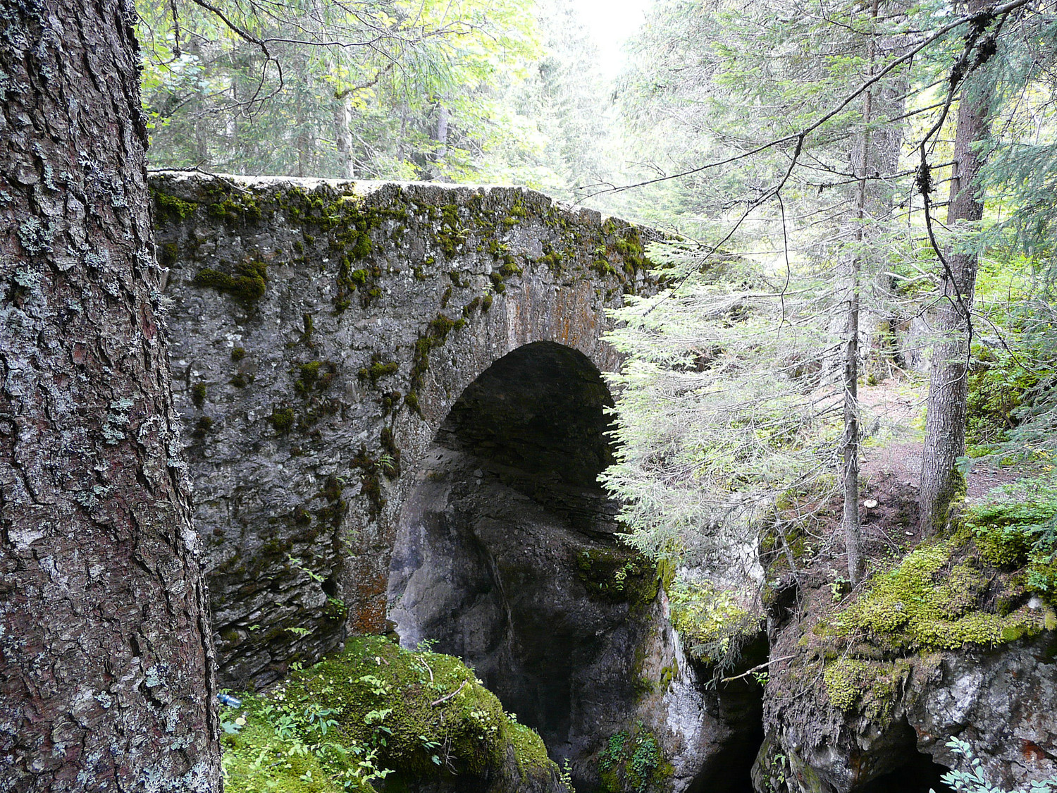 Pont romain ou roman ?