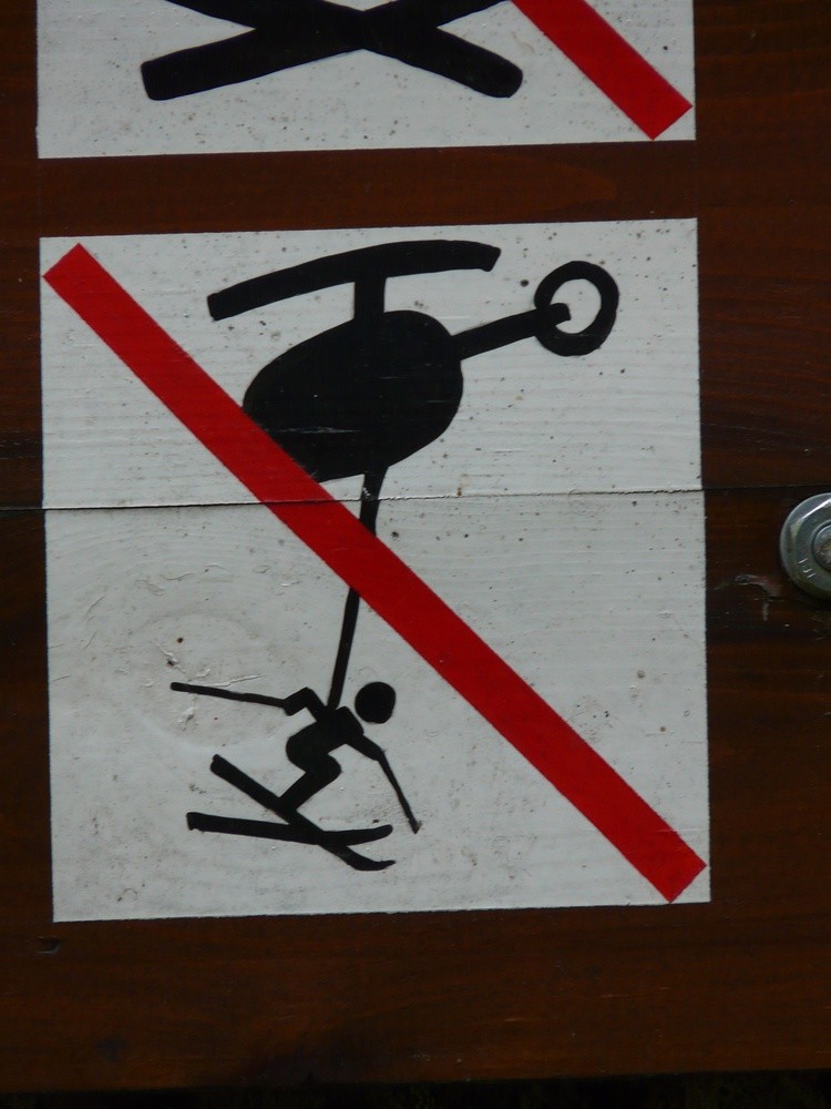 Interdiction de secours aux skieurs