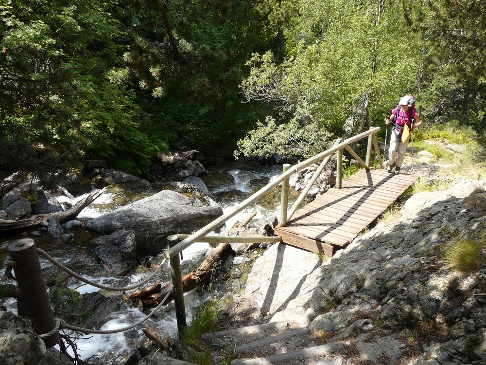 Passerelle le long du ruisseau de Sorteny