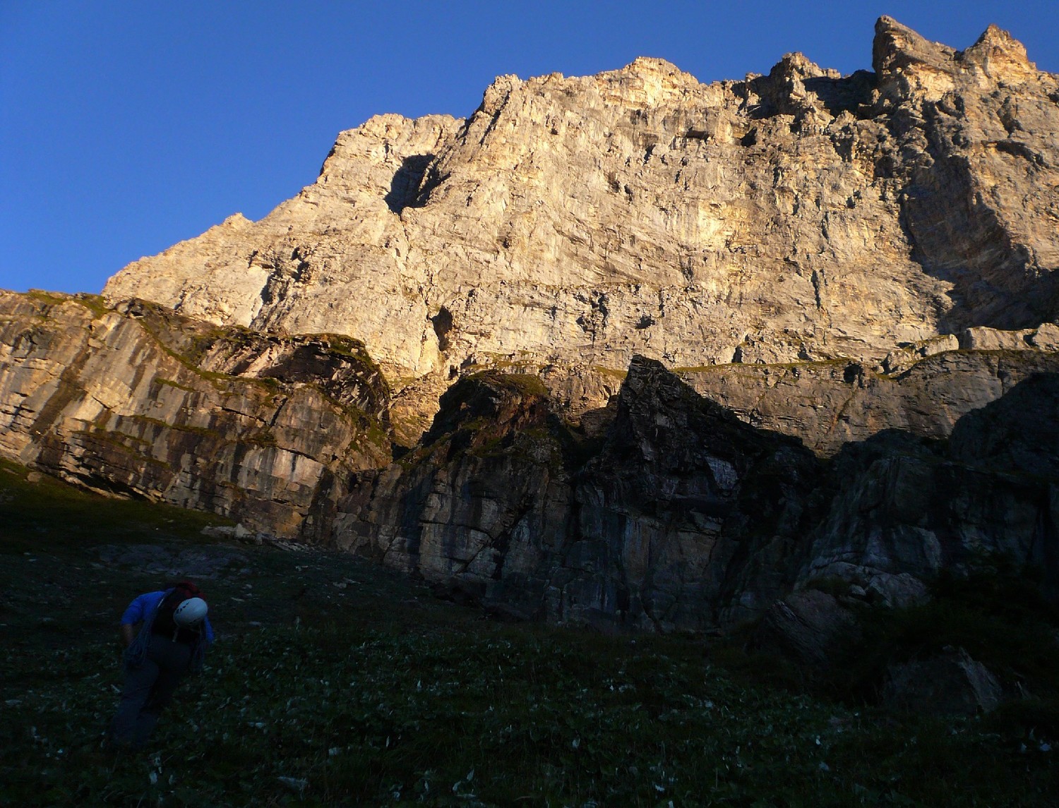Approche de la face S du Tällistock