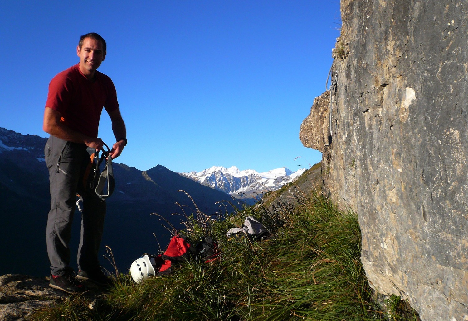 Daniel au départ de la 1ère barre rocheuse, dans la montée vers l'attaque de la voie Inwyler