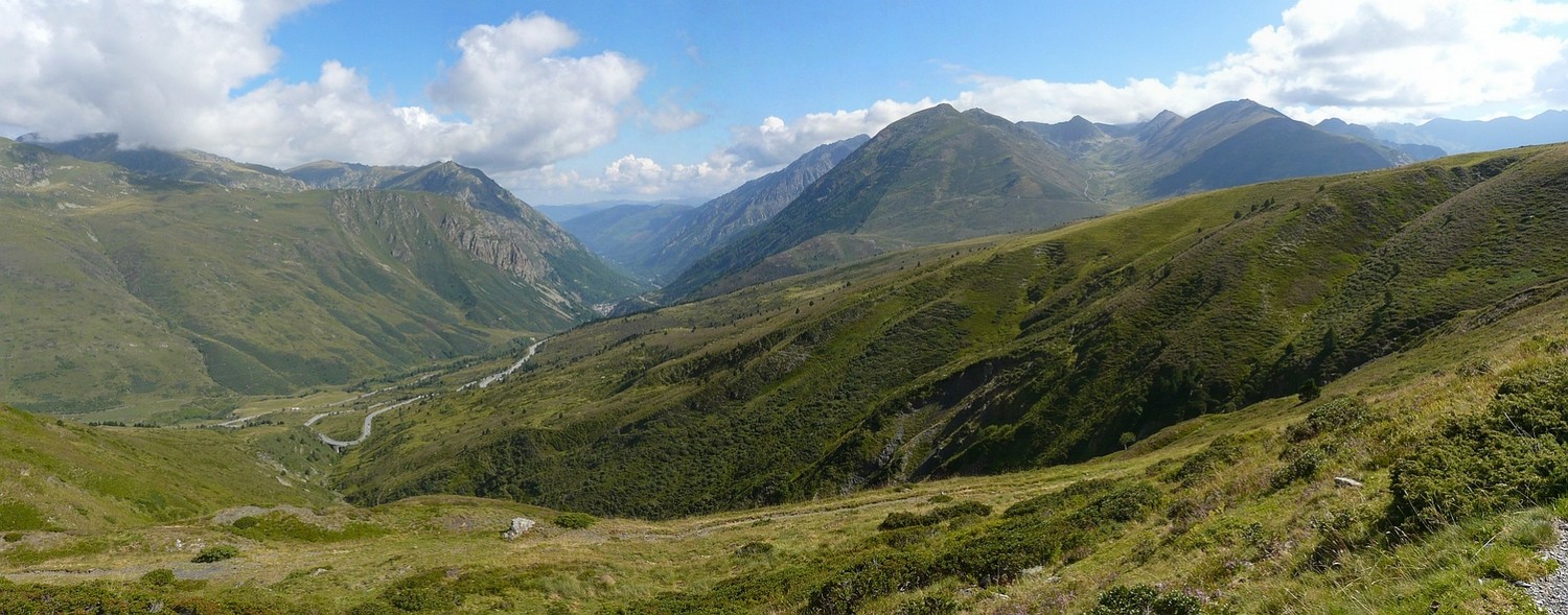 Au dessus de la route du Pas de la Case