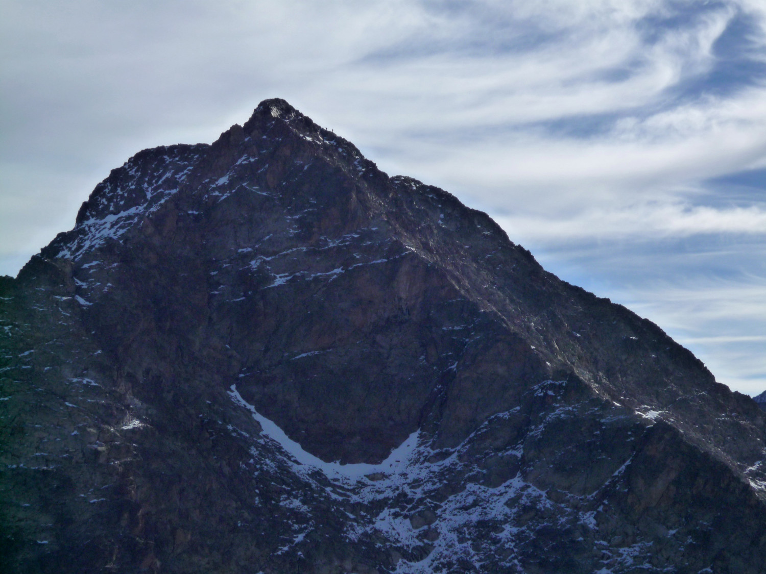 Une cordée sur l'arête sommitale du Pic Central du Vaccivier (photo pour non-myope)