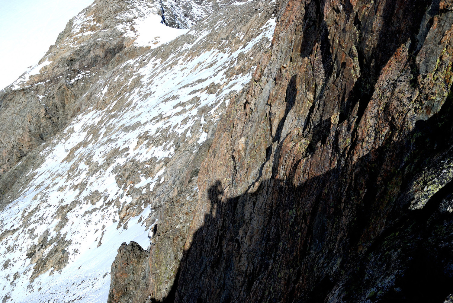 Dans l'ombre du fil de l'arête