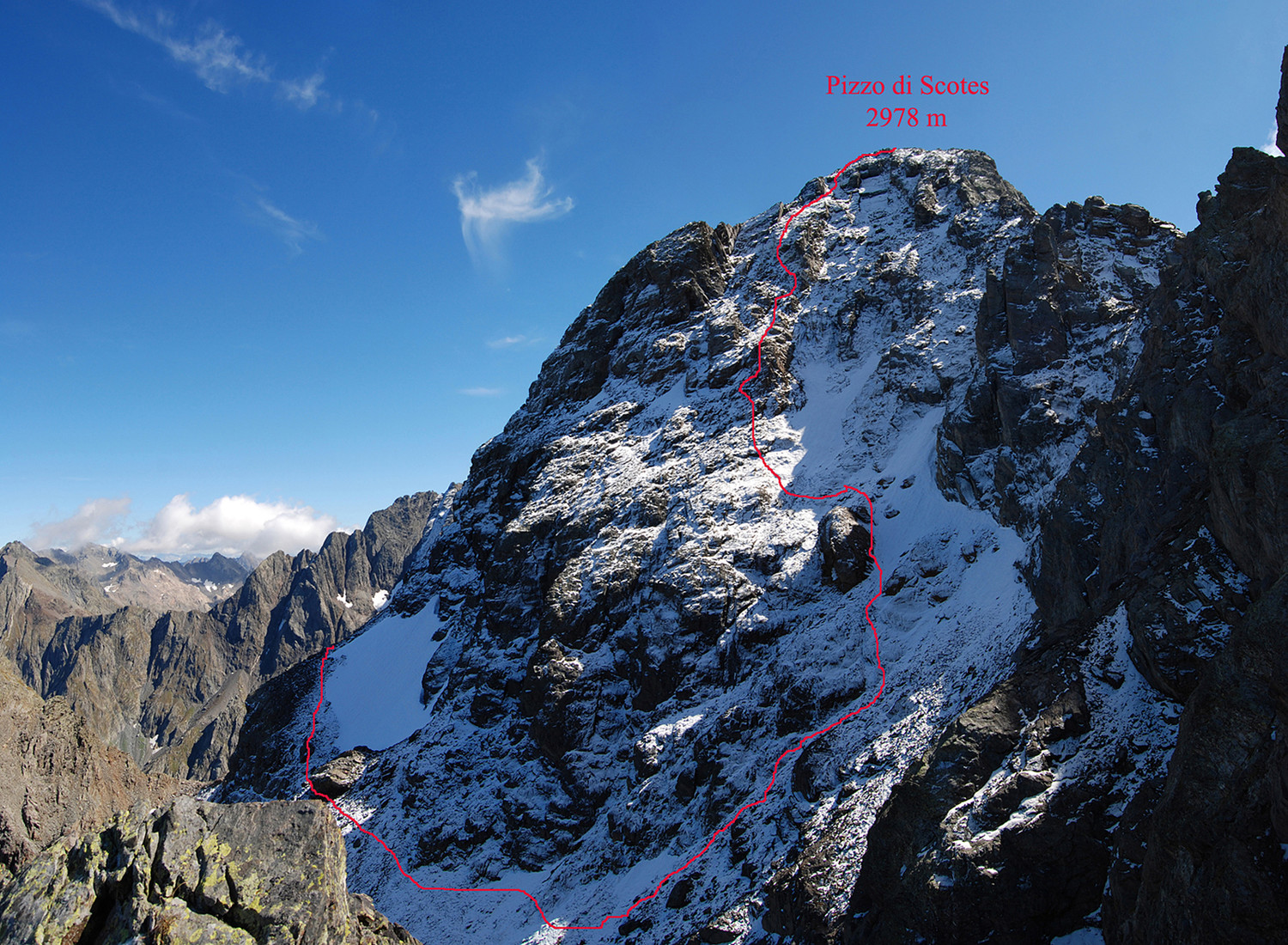 Gli ultimi 200 m di dislivello ripidi allo Scotes, visto dalla Bocchetta di Scotes 2800 m circa.