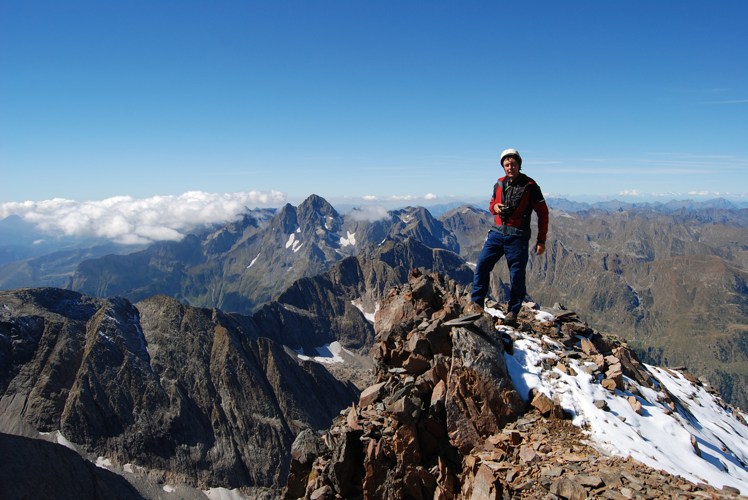 Gianluca in cima al Pizzo di Scotes 2978 m.