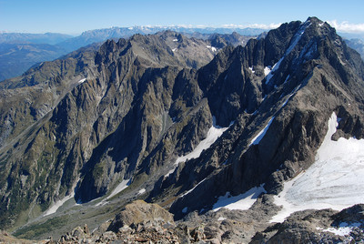 IL versante NW del Pizzo di Coca 3052 m visto dal Pizzo di Scotes 2978 m. IL versante NW del Pizzo di Coca 3052 m visto dal Pizzo di Scotes 2978 m.