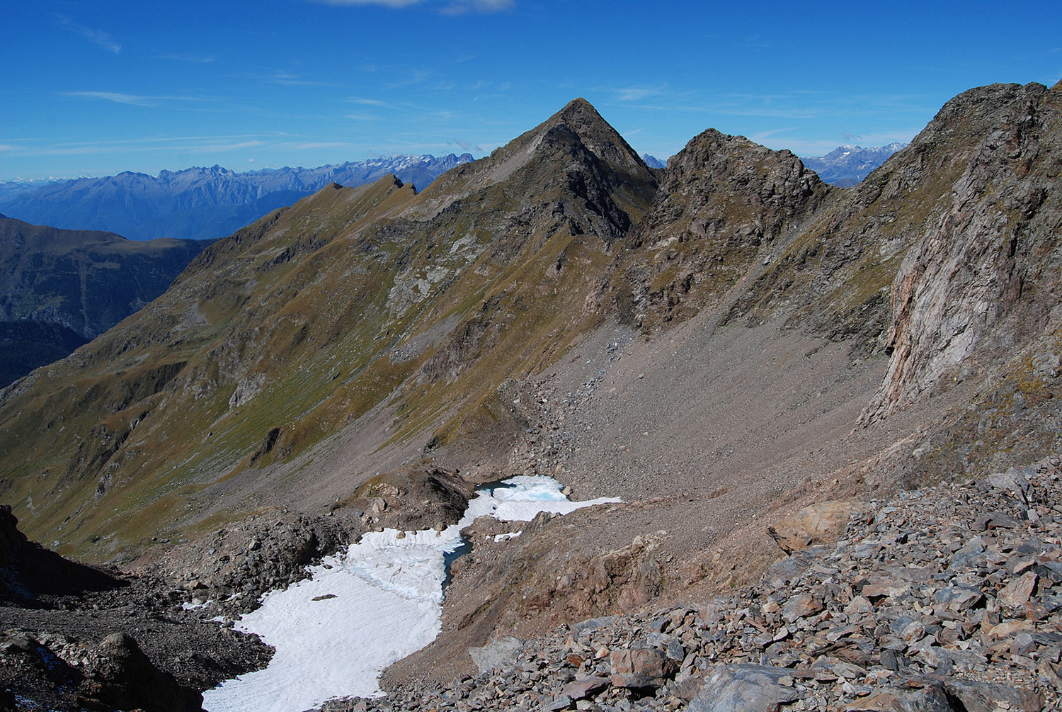 Il versante meridionale del Pizzo di Rodes 2829 m.