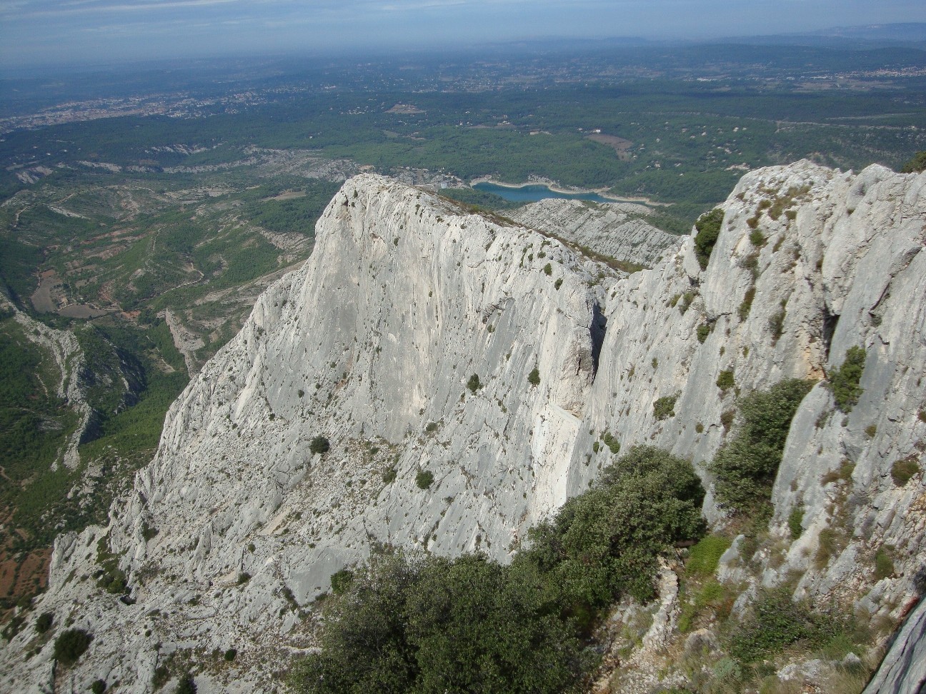 Grande face, pilier du puits et brèche des moines