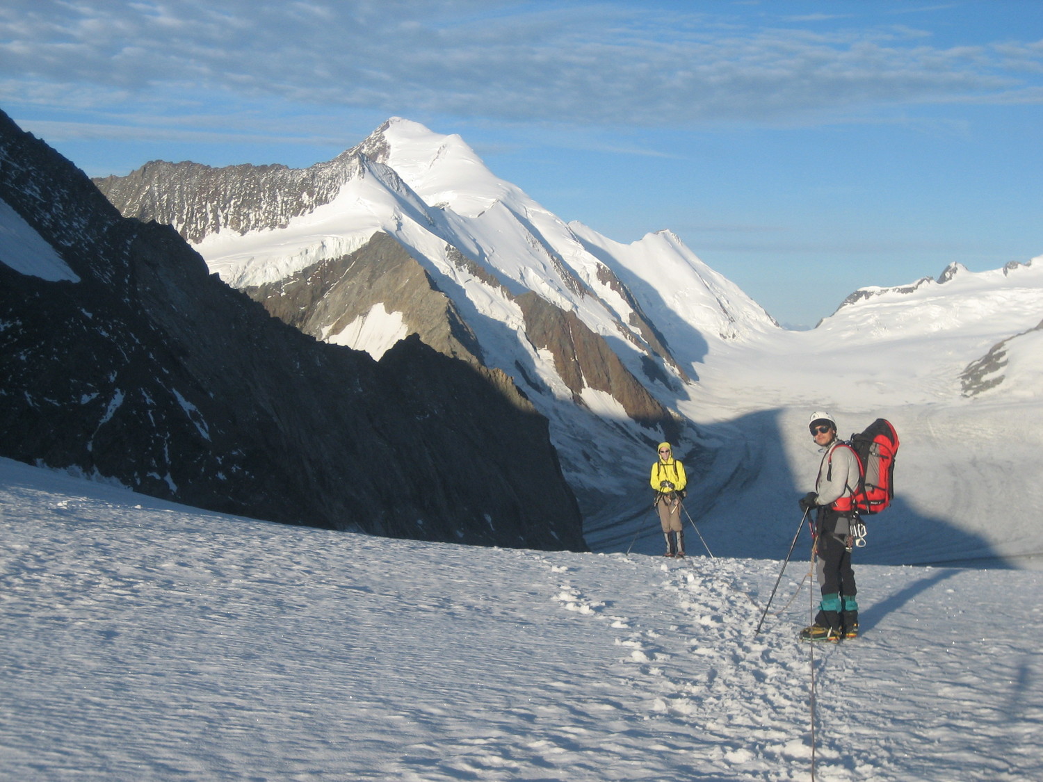Du Grünhornlücke, descente sur Konkordiaplatz (avec Hollandiahütte tout au fond)