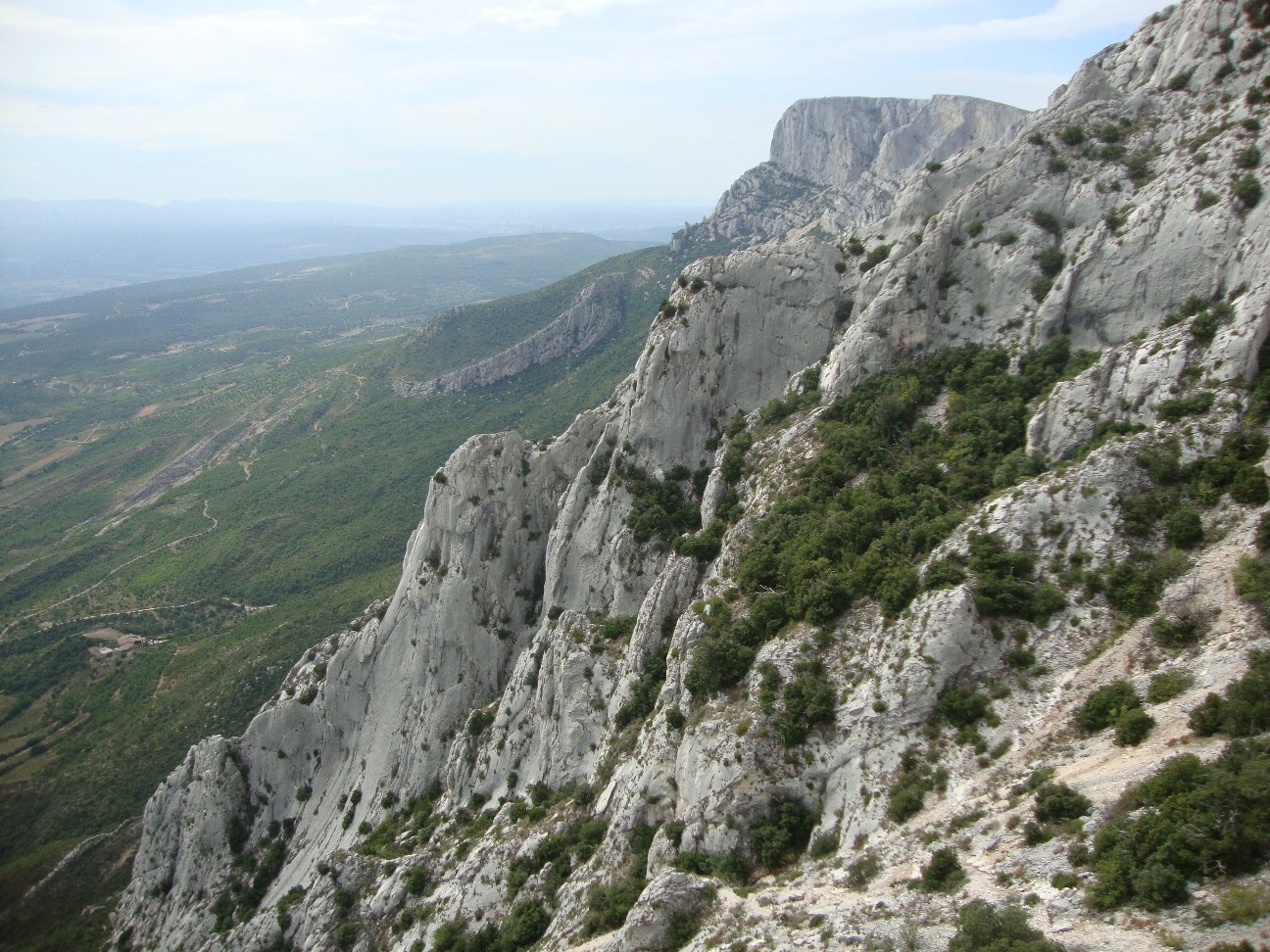 Le développement de l'eperon de l'ermitage, une des perles de Ste Victoire.