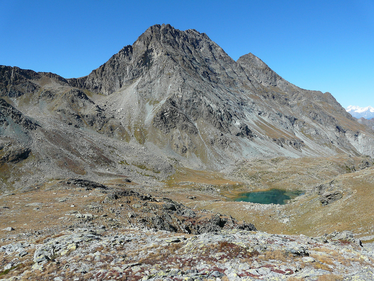 Lac Mézove au pied du mont Rafrey (Val d'Aoste)
