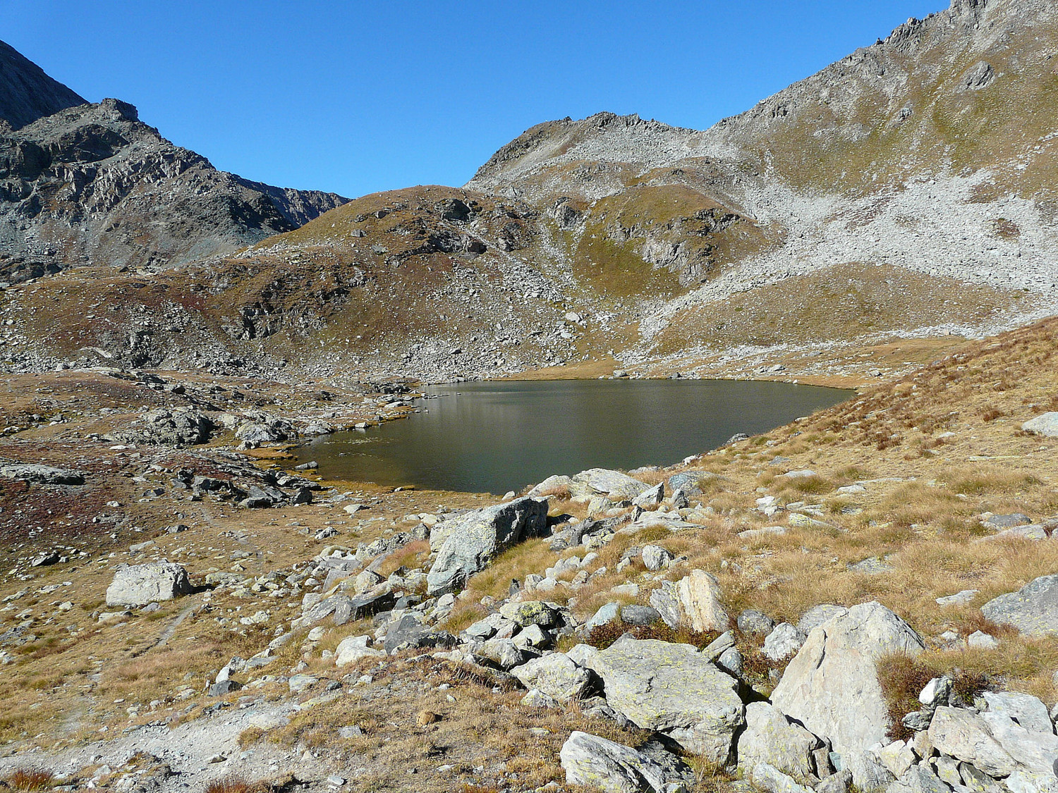 Lac Léita et le col Mézove en arrière plan (Val d'Aoste)