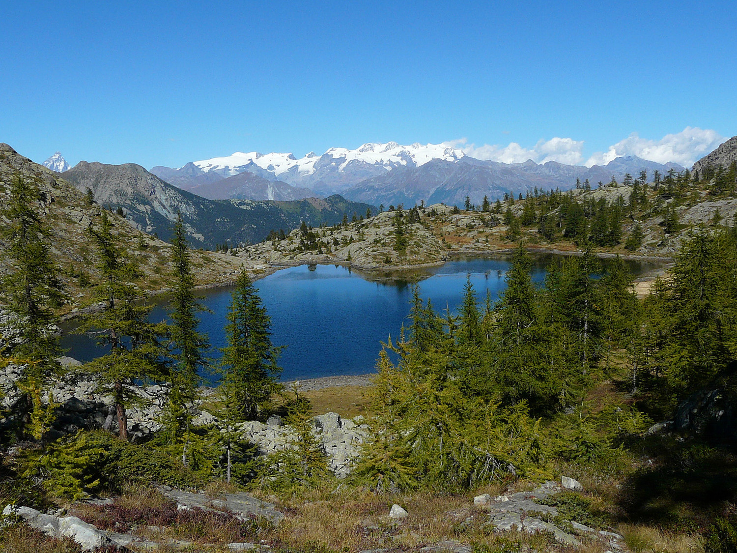 Lac Blanc parc du mont Avic (Val d'Aoste) les 4000 à l'horizon