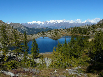 Lac Blanc  parc du mont Avic (Val d'Aoste) les 4000 à l'horizon