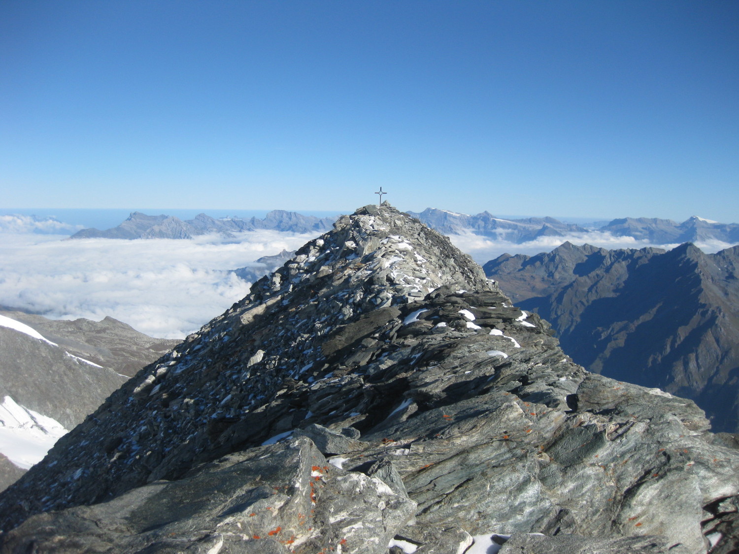 Arrivée au sommet du Combin de Corbassière