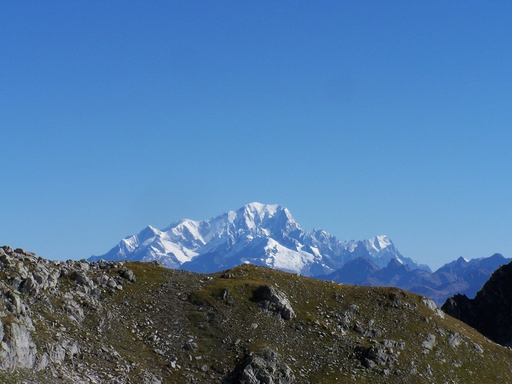 Le Mt Blanc sort derrière le col des Aiguillons, gd pic de la lauzière