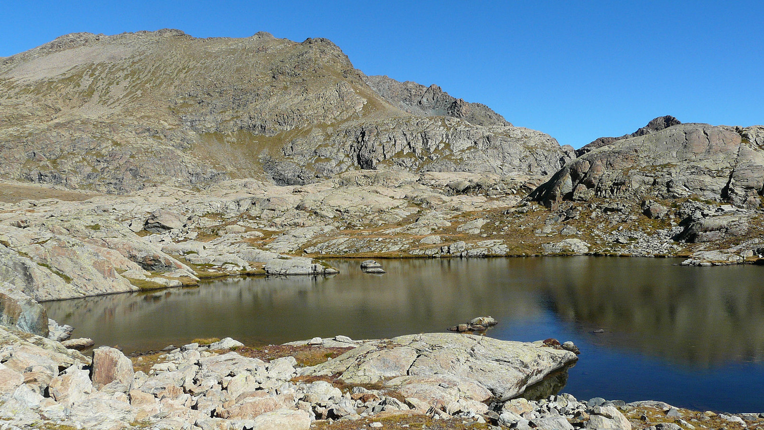 Lac Gran Betassa, le mont Bel Plat derrière (Val d'Aoste)