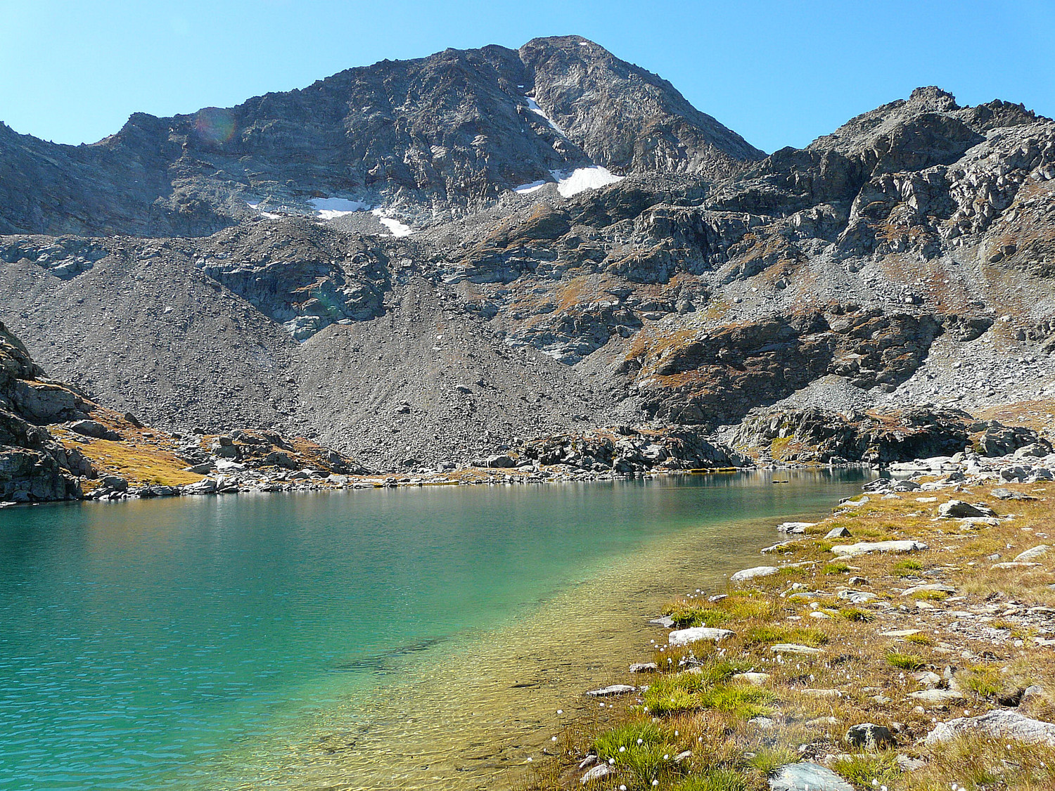 Lac Dauphin au pied du mont Glacier (Val d'Aoste)