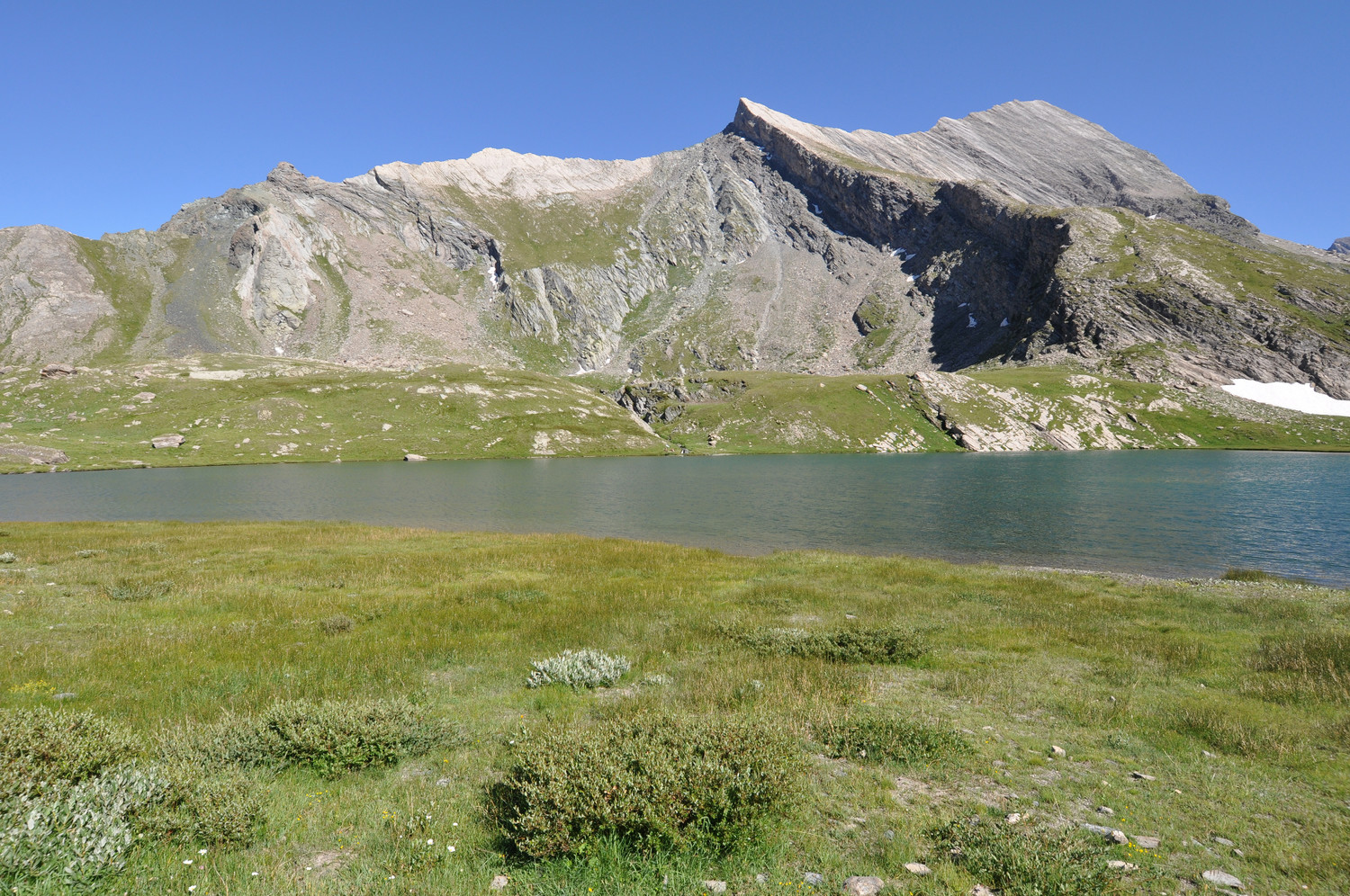 Lac Egorgéou 2394m, la Taillante 3197m. 07/2010