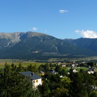 Bolquère, et la vallée d'Eyne (au fond)