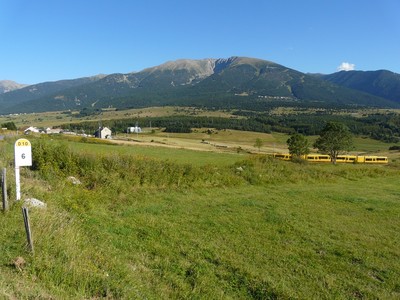 Vers le Col de la Perche - Le petit train jaune Vers le Col de la Perche - Le petit train jaune