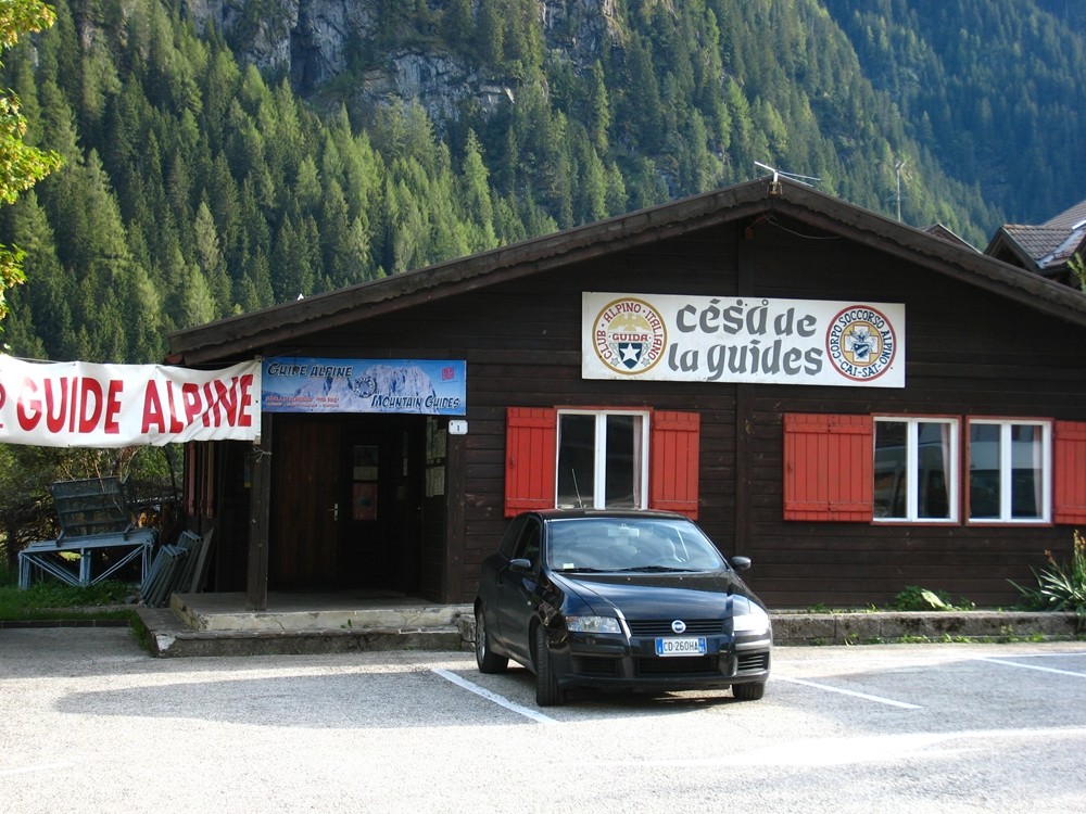 Campitello di Fassa - parking - Cesa de la Guides