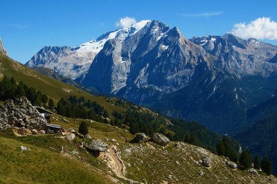Refuge Sandro Pertini sur fond de Marmolada