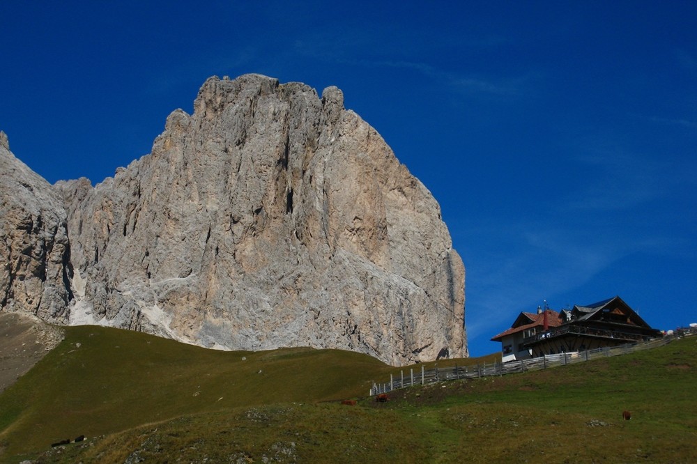 Refuge Friedrich-August + extrémité SE du Sassolungo dite Spallone del Sassolungo