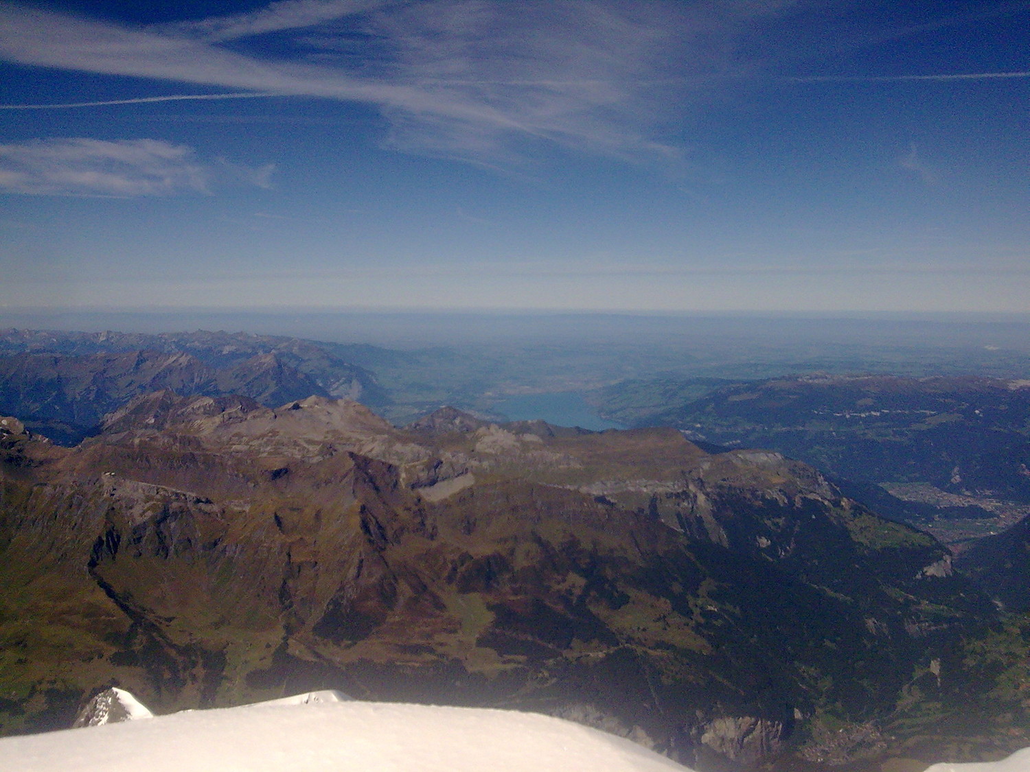 Vue du sommet sur le lac de Thun.
