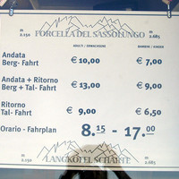 Tarif 2006 du télécabine montant à la forcella del Sassolungo      